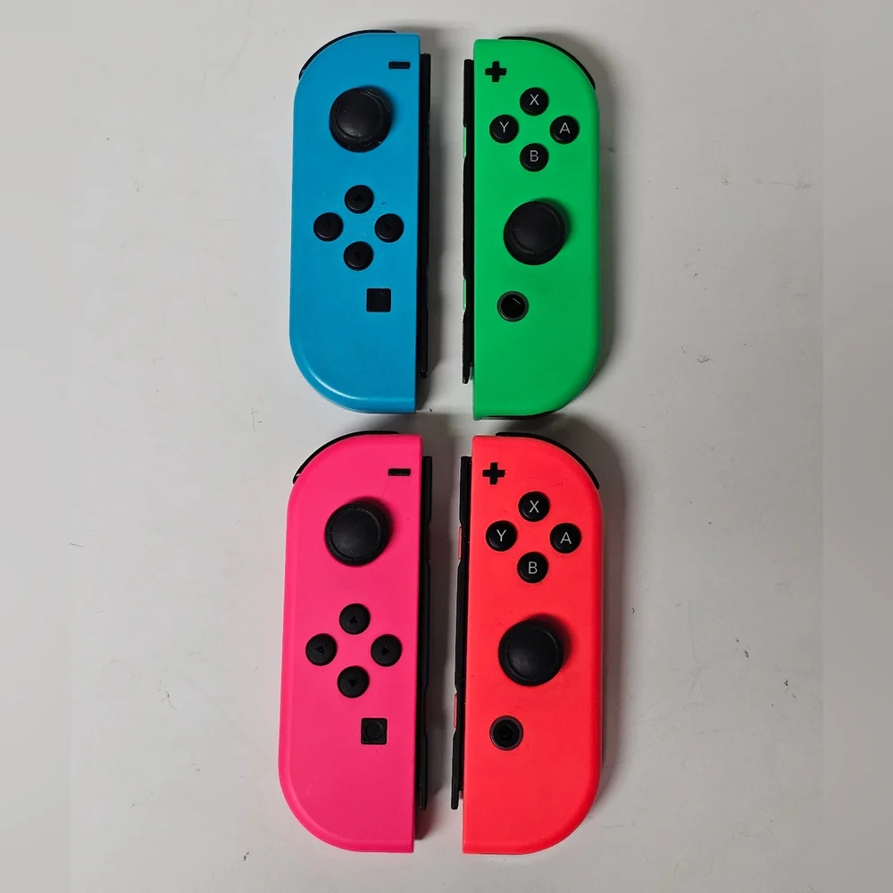 Nintendo Switch Console HAC-001(-01) JoyCon, 4 Controllers, 2 Chargers, More - Picture 6 of 12